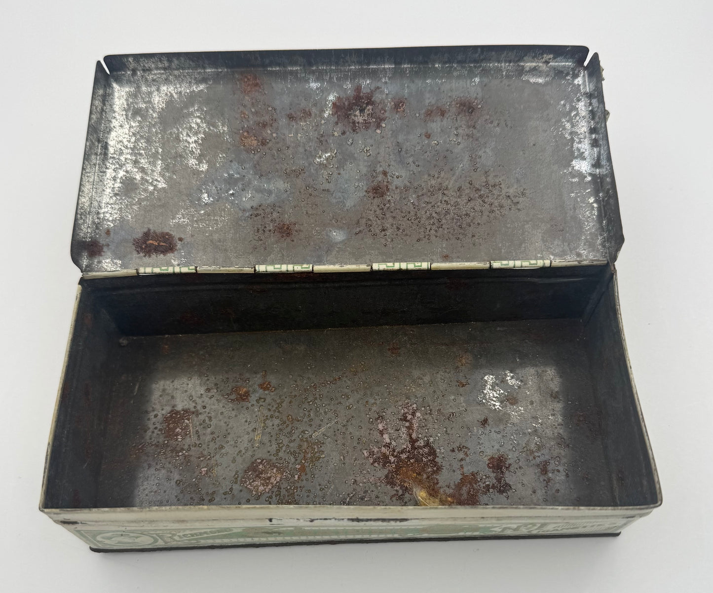 Vintage Tobacco Tin The Richmond Straight Cut 100 Pieces Empty