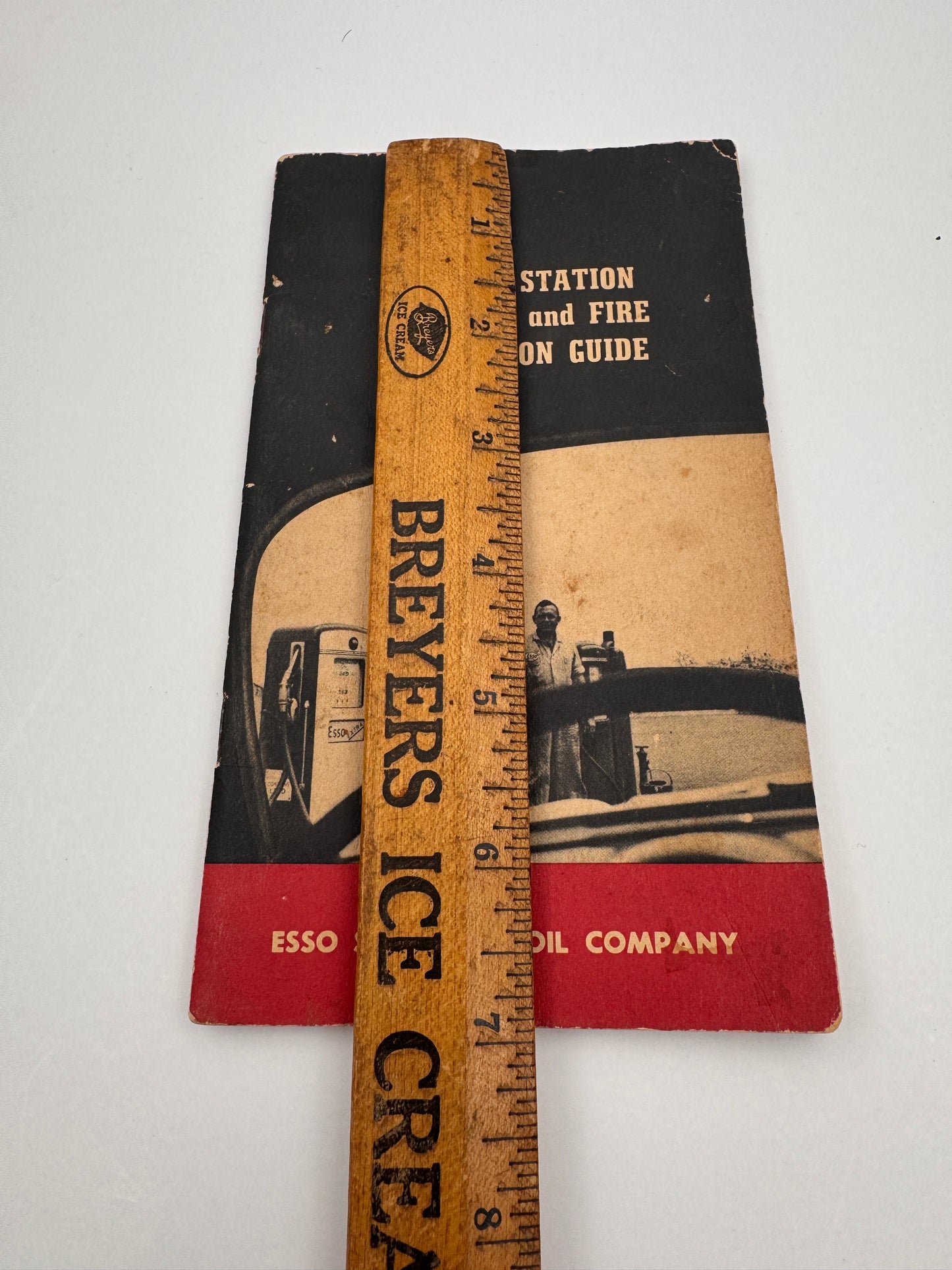 Vintage Esso Standard Oil Station Guide