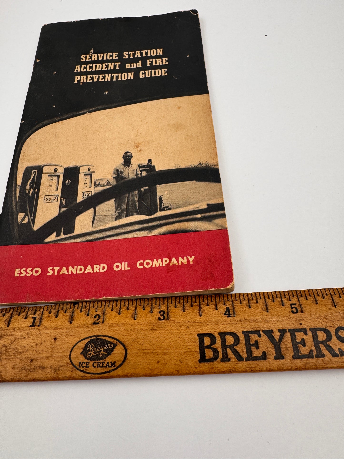 Vintage Esso Standard Oil Station Guide